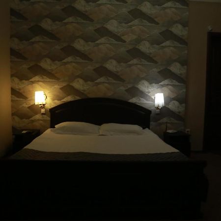Mini Hotel VIP Semey Bagian luar foto