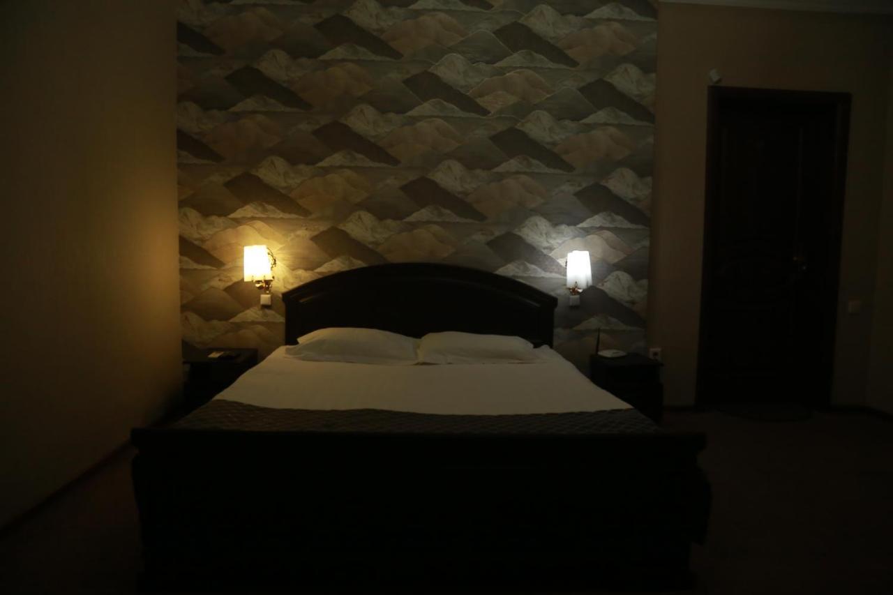 Mini Hotel VIP Semey Bagian luar foto
